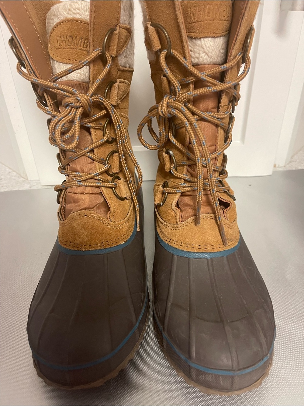 KHOMBU Women’s Brown and Tan Waterproof Lace-Up Winter Boots Suede & Rubber Sz 9